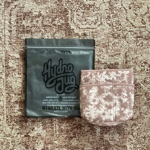 New In Package HydroJug Desert Tie Dye Insulating Sleeve